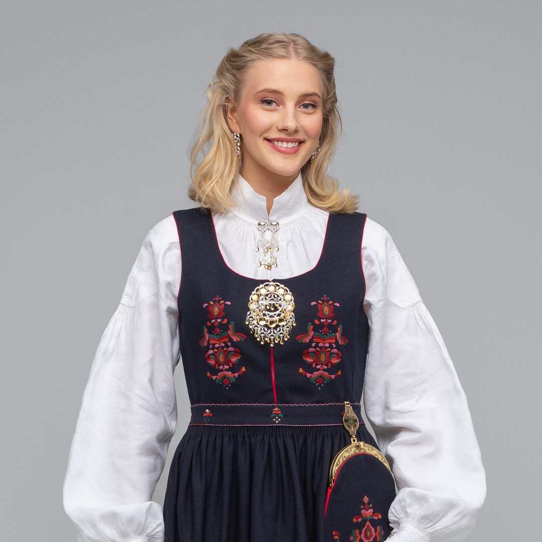 Bilde av Kvinnebunad fra Hjørundfjord